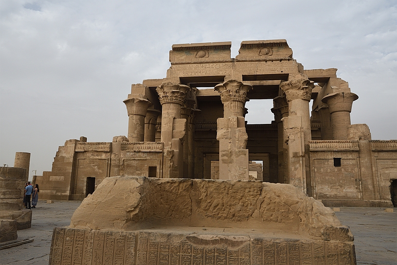 31 MAK_6339.jpg - La costruzione del tempio principale avvenne durante il periodo tolemaico, tra il 1350 e il 180 a.C. circa, con successive aggiunte romane.